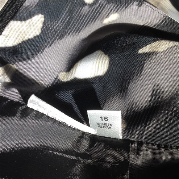 Fashion Forward BUSINESS Knee length skirt - Picture 3 of 3